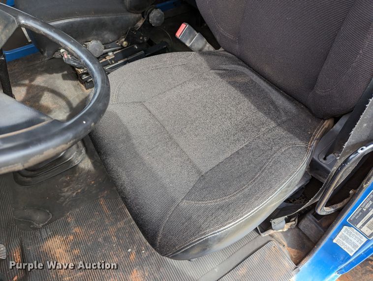 image for item DR6832 1996 International 4700  Crew Cab semi truck