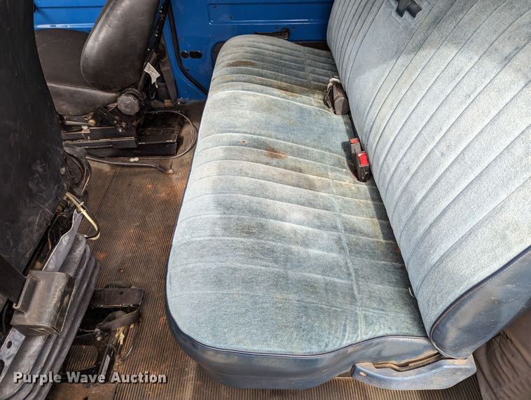 image for item DR6832 1996 International 4700  Crew Cab semi truck