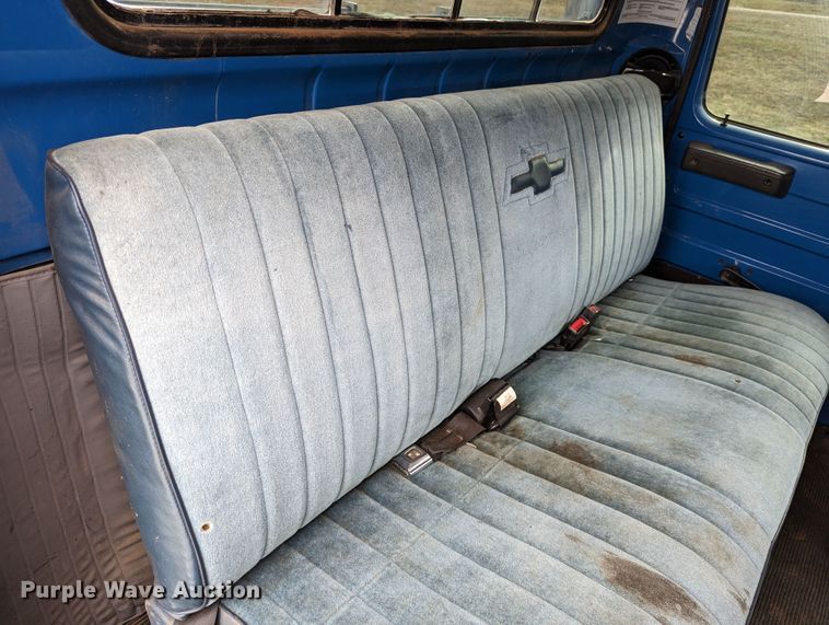 image for item DR6832 1996 International 4700  Crew Cab semi truck