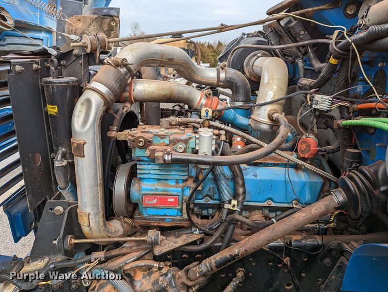 image for item DR6832 1996 International 4700  Crew Cab semi truck