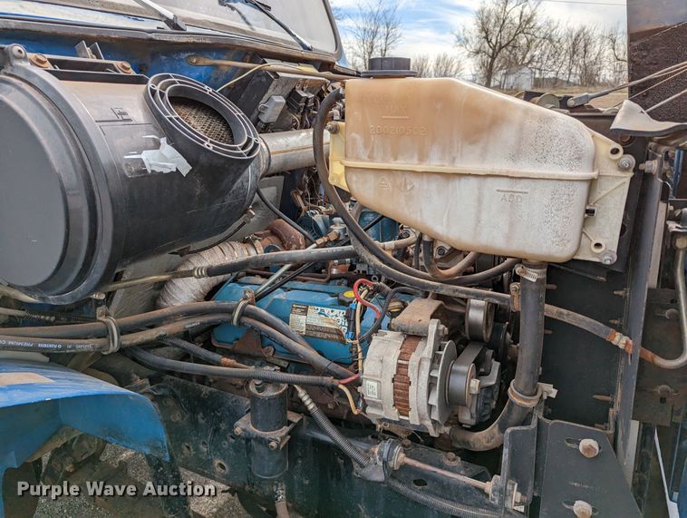 image for item DR6832 1996 International 4700  Crew Cab semi truck