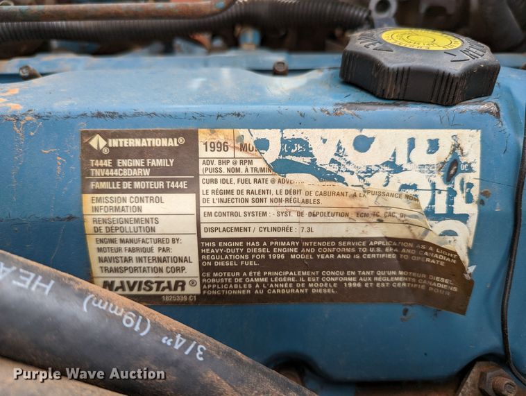 image for item DR6832 1996 International 4700  Crew Cab semi truck