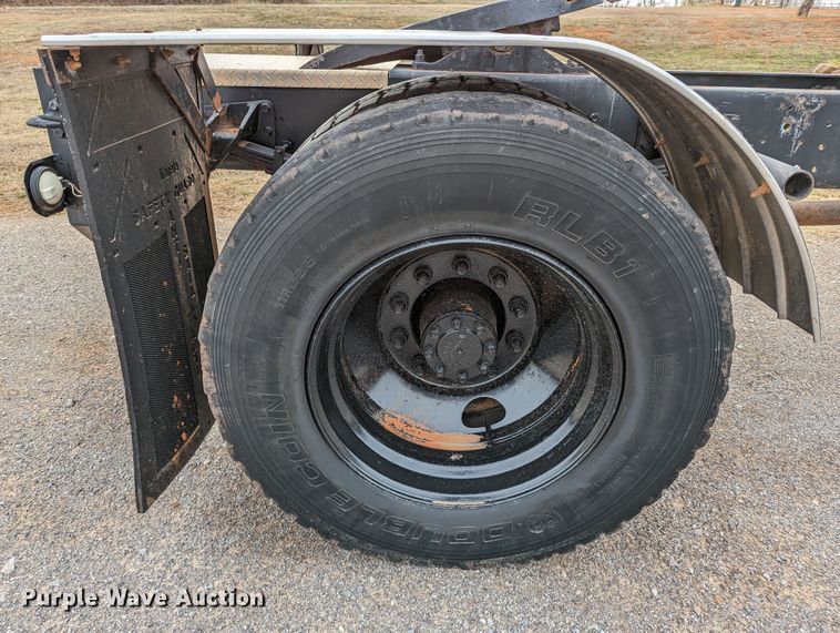 image for item DR6832 1996 International 4700  Crew Cab semi truck