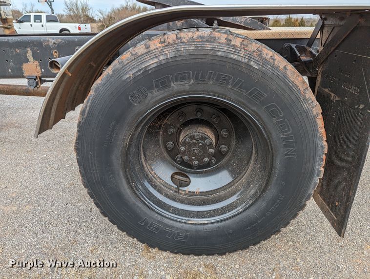 image for item DR6832 1996 International 4700  Crew Cab semi truck