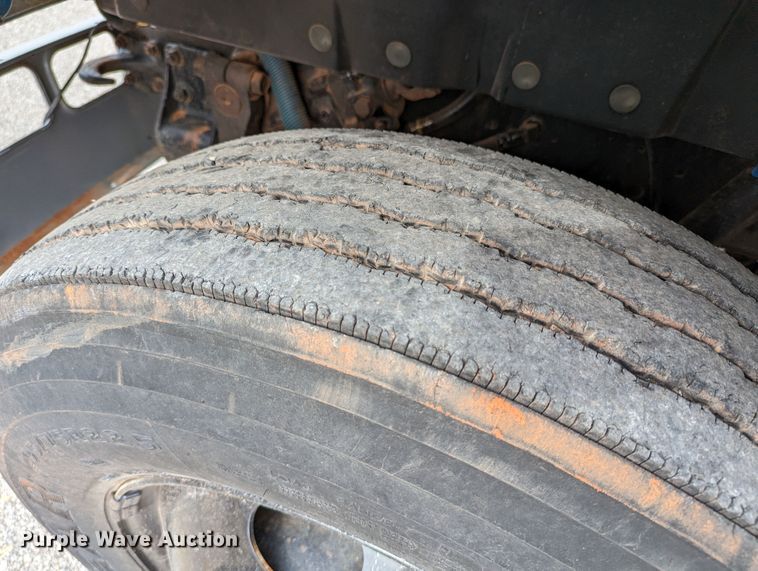 image for item DR6832 1996 International 4700  Crew Cab semi truck