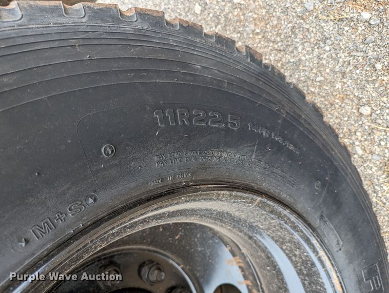 image for item DR6832 1996 International 4700  Crew Cab semi truck