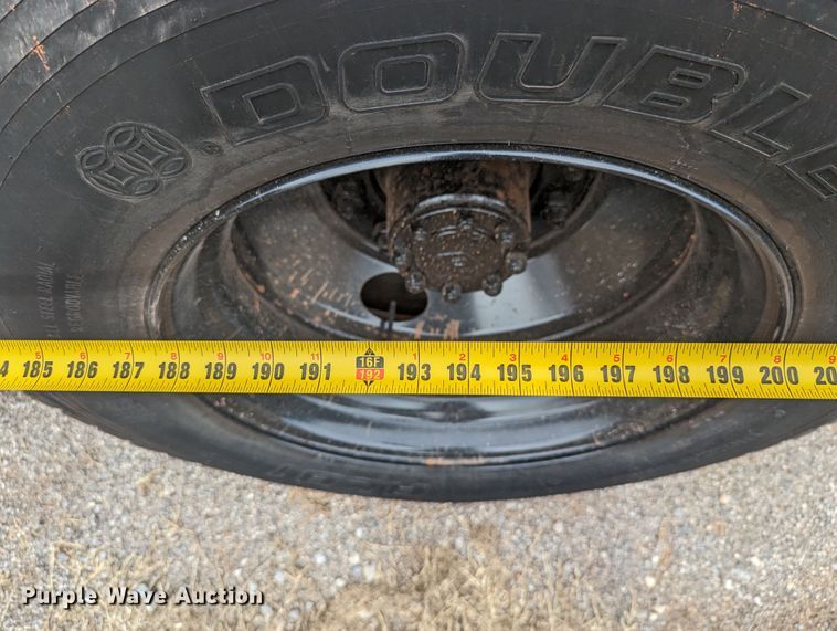 image for item DR6832 1996 International 4700  Crew Cab semi truck