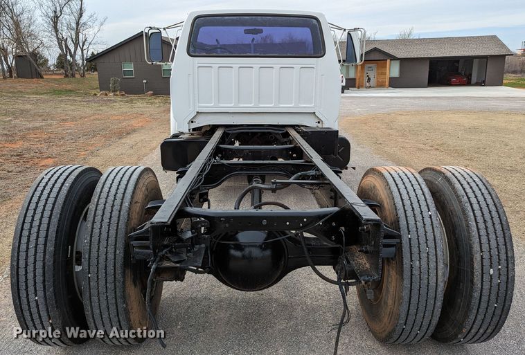 image for item DR6835 1999 Ford F800  truck cab and chassis