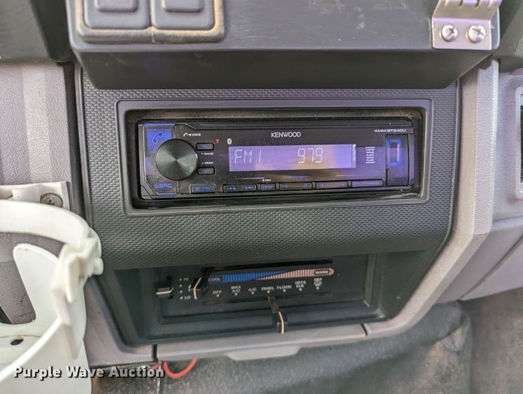 image for item DR6835 1999 Ford F800  truck cab and chassis