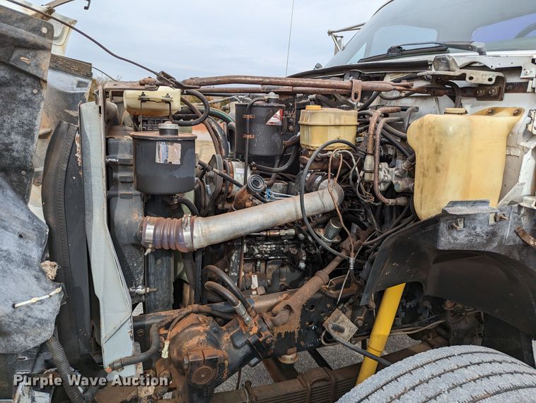 image for item DR6835 1999 Ford F800  truck cab and chassis