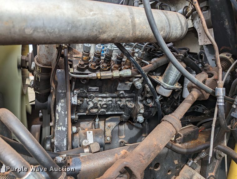 image for item DR6835 1999 Ford F800  truck cab and chassis