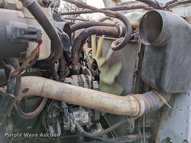 image for item DR6835 1999 Ford F800  truck cab and chassis