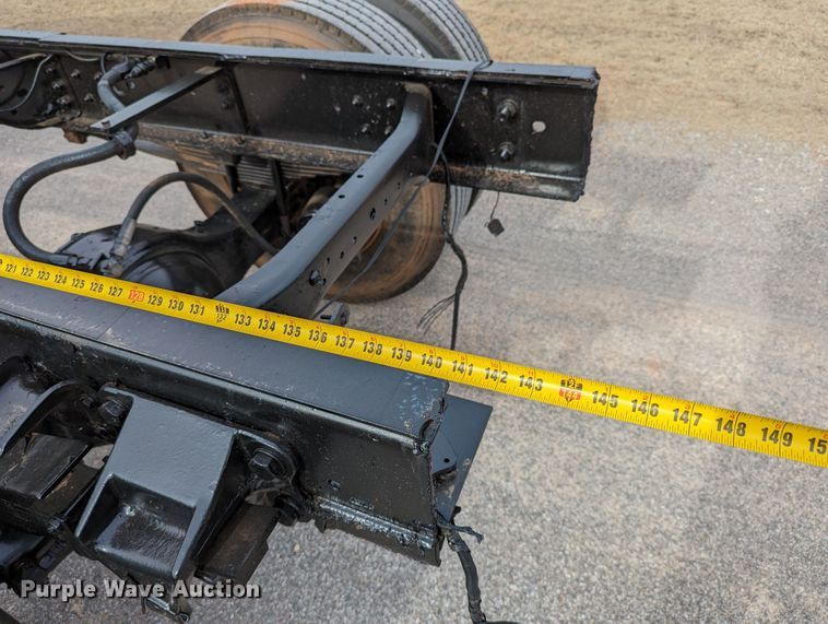 image for item DR6835 1999 Ford F800  truck cab and chassis