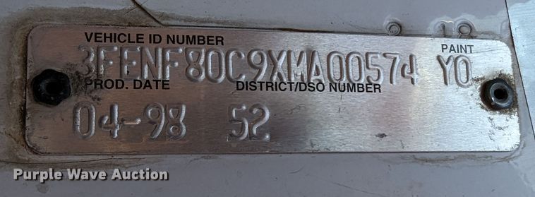 image for item DR6835 1999 Ford F800  truck cab and chassis