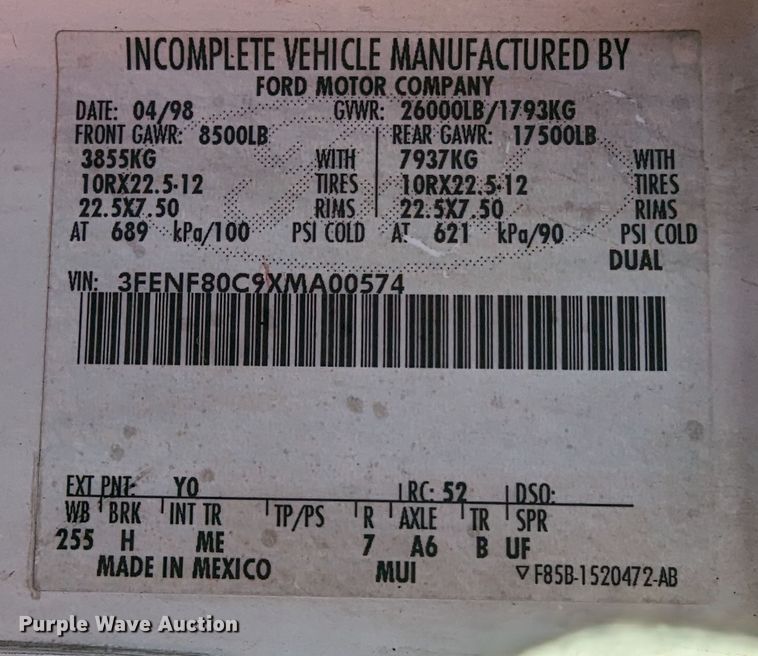 image for item DR6835 1999 Ford F800  truck cab and chassis