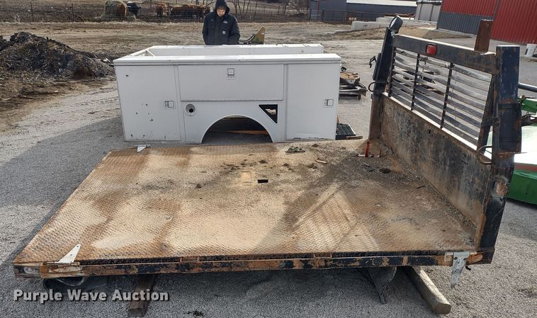 image for item DR8237 Flatbed