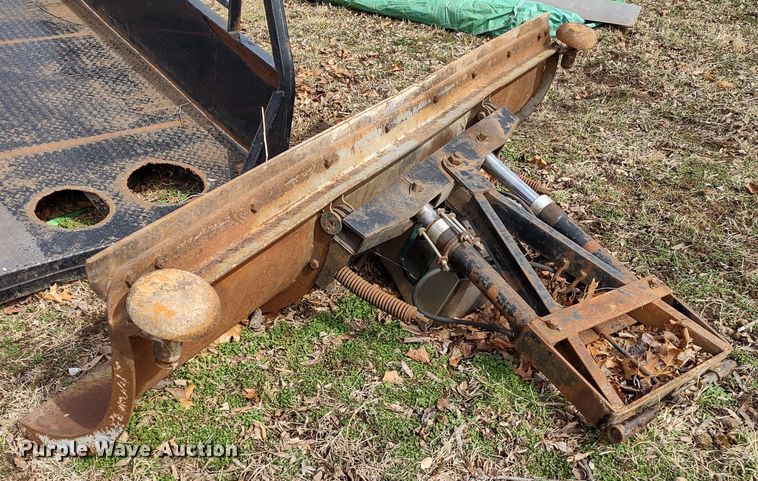 image for item DR8243 8'W snow plow