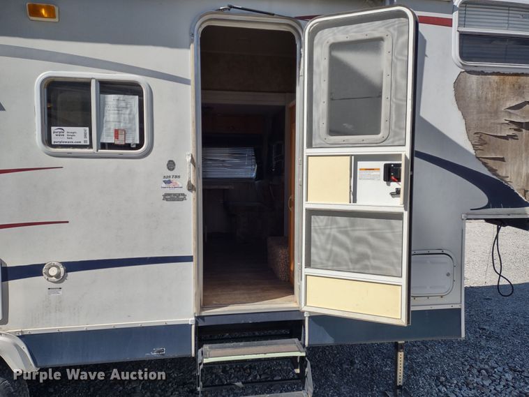 image for item DR8247 2006 Coachmen 525TBS  RV