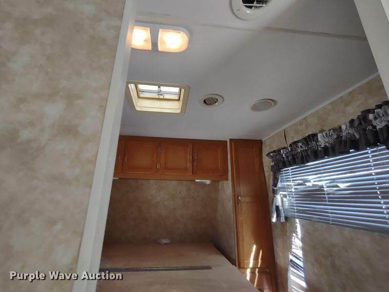 image for item DR8247 2006 Coachmen 525TBS  RV