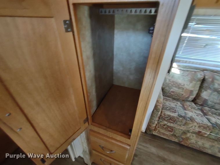 image for item DR8247 2006 Coachmen 525TBS  RV