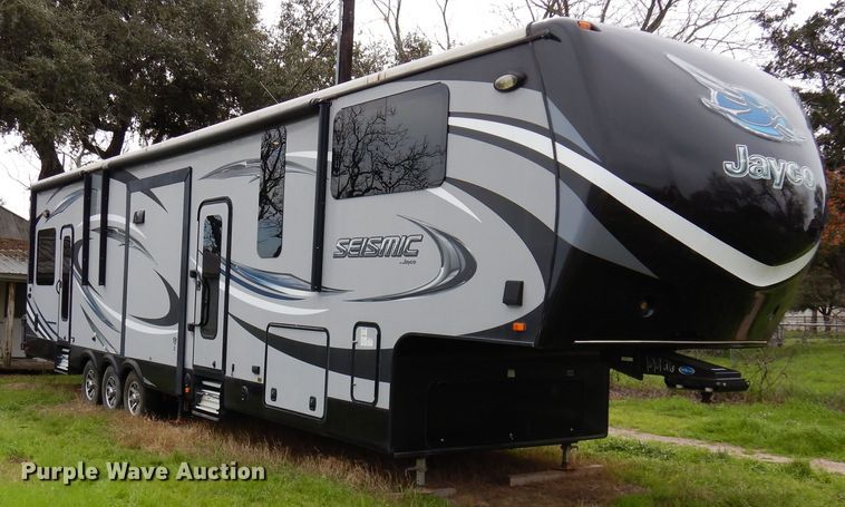 image for item HB9765 2016 Jayco Seismic  toy hauler camper