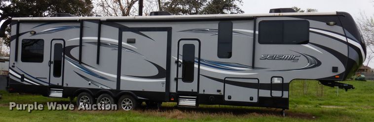 image for item HB9765 2016 Jayco Seismic  toy hauler camper