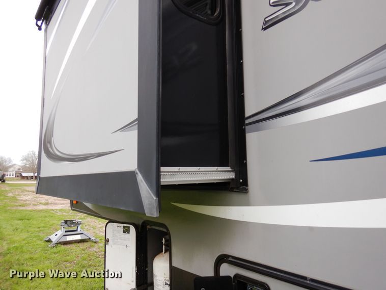 image for item HB9765 2016 Jayco Seismic  toy hauler camper