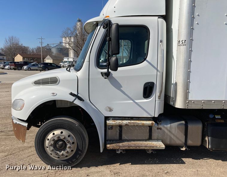 image for item HN9819 2016 Freightliner Business Class M2  box truck