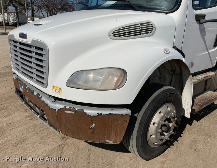 image for item HN9819 2016 Freightliner Business Class M2  box truck