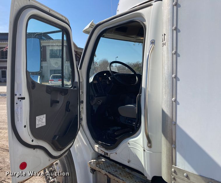 image for item HN9819 2016 Freightliner Business Class M2  box truck