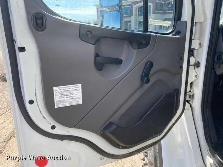 image for item HN9819 2016 Freightliner Business Class M2  box truck