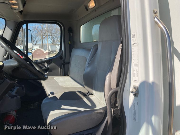 image for item HN9819 2016 Freightliner Business Class M2  box truck