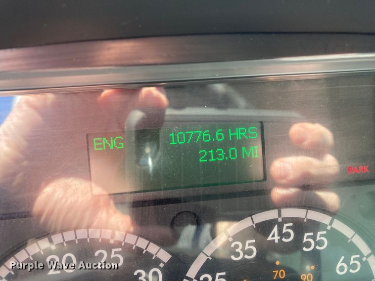 image for item HN9819 2016 Freightliner Business Class M2  box truck