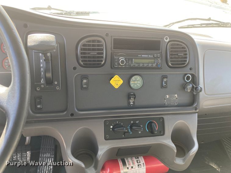 image for item HN9819 2016 Freightliner Business Class M2  box truck