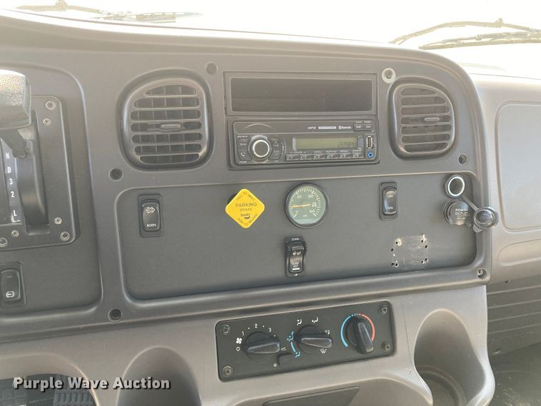 image for item HN9819 2016 Freightliner Business Class M2  box truck