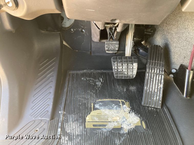 image for item HN9819 2016 Freightliner Business Class M2  box truck