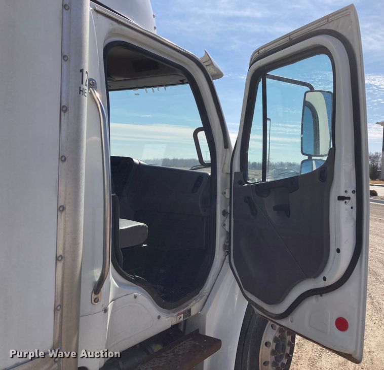 image for item HN9819 2016 Freightliner Business Class M2  box truck