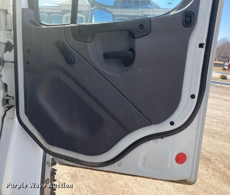 image for item HN9819 2016 Freightliner Business Class M2  box truck