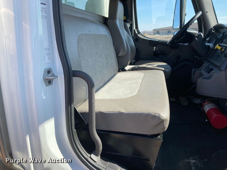 image for item HN9819 2016 Freightliner Business Class M2  box truck