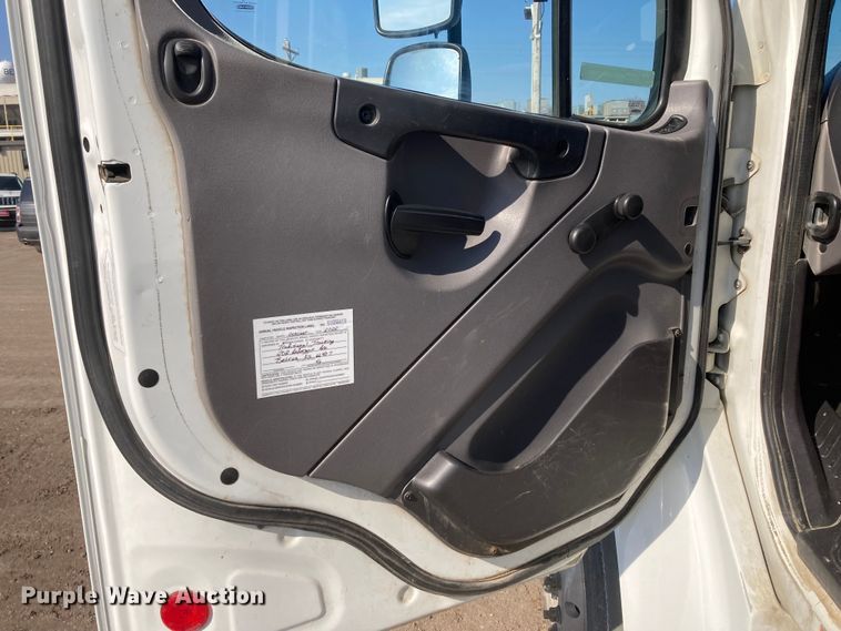 image for item HN9820 2016 Freightliner Business Class M2  box truck