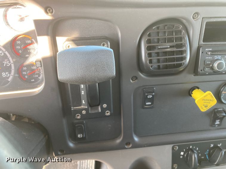 image for item HN9820 2016 Freightliner Business Class M2  box truck