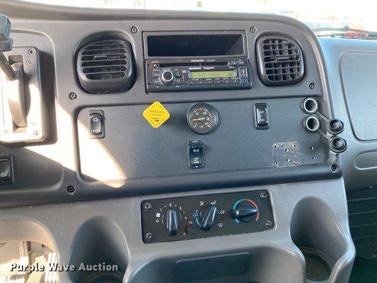 image for item HN9820 2016 Freightliner Business Class M2  box truck