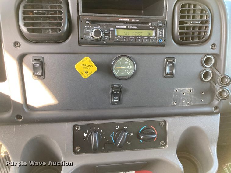 image for item HN9820 2016 Freightliner Business Class M2  box truck