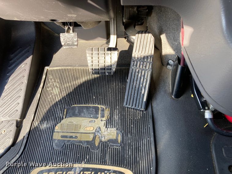 image for item HN9820 2016 Freightliner Business Class M2  box truck