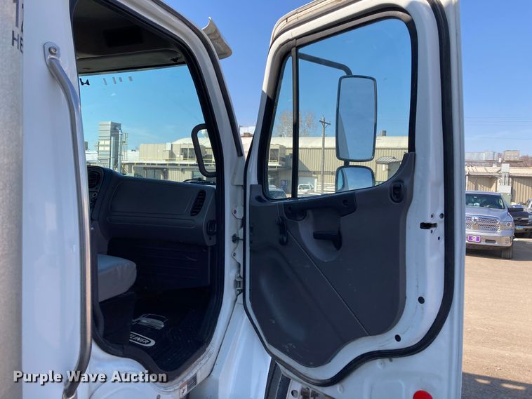 image for item HN9820 2016 Freightliner Business Class M2  box truck