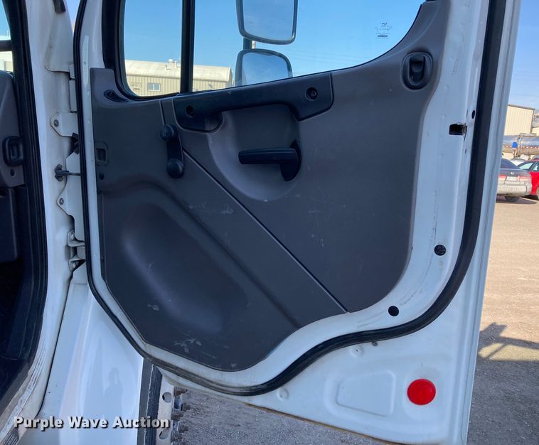 image for item HN9820 2016 Freightliner Business Class M2  box truck