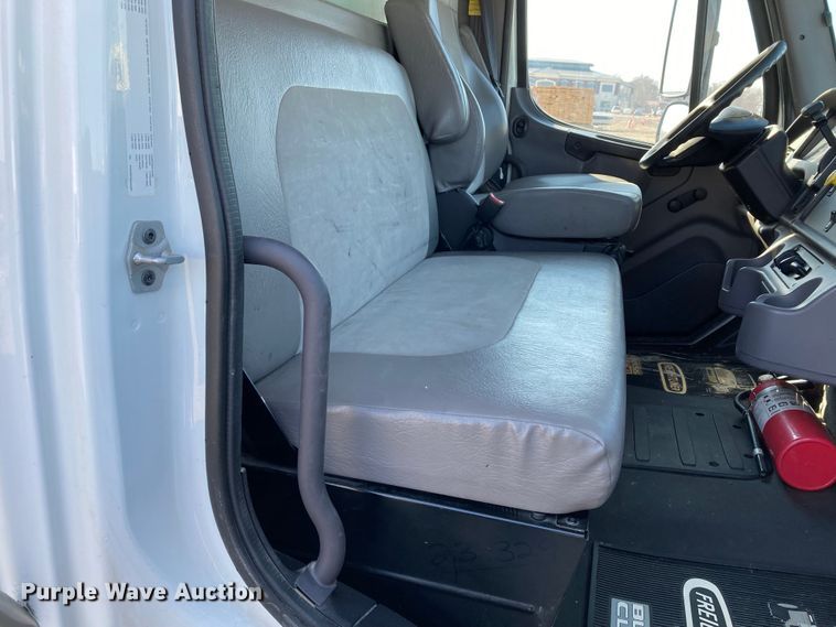 image for item HN9820 2016 Freightliner Business Class M2  box truck