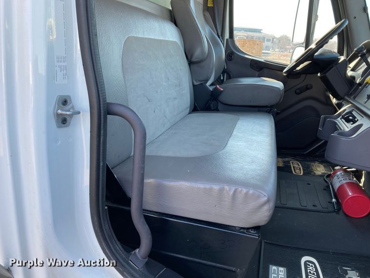 image for item HN9820 2016 Freightliner Business Class M2  box truck