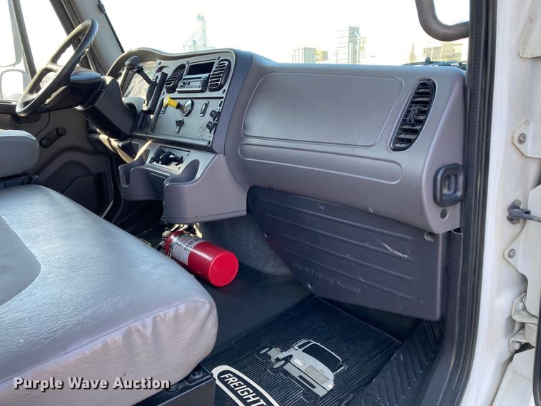 image for item HN9820 2016 Freightliner Business Class M2  box truck