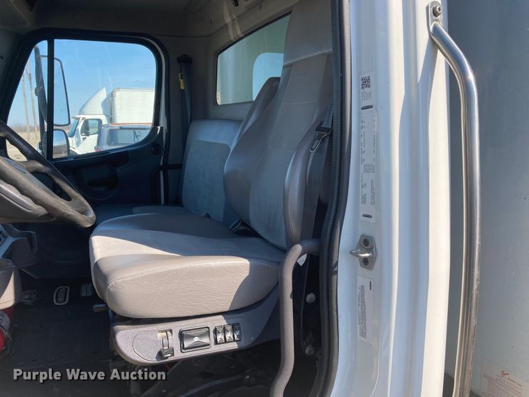 image for item HN9820 2016 Freightliner Business Class M2  box truck